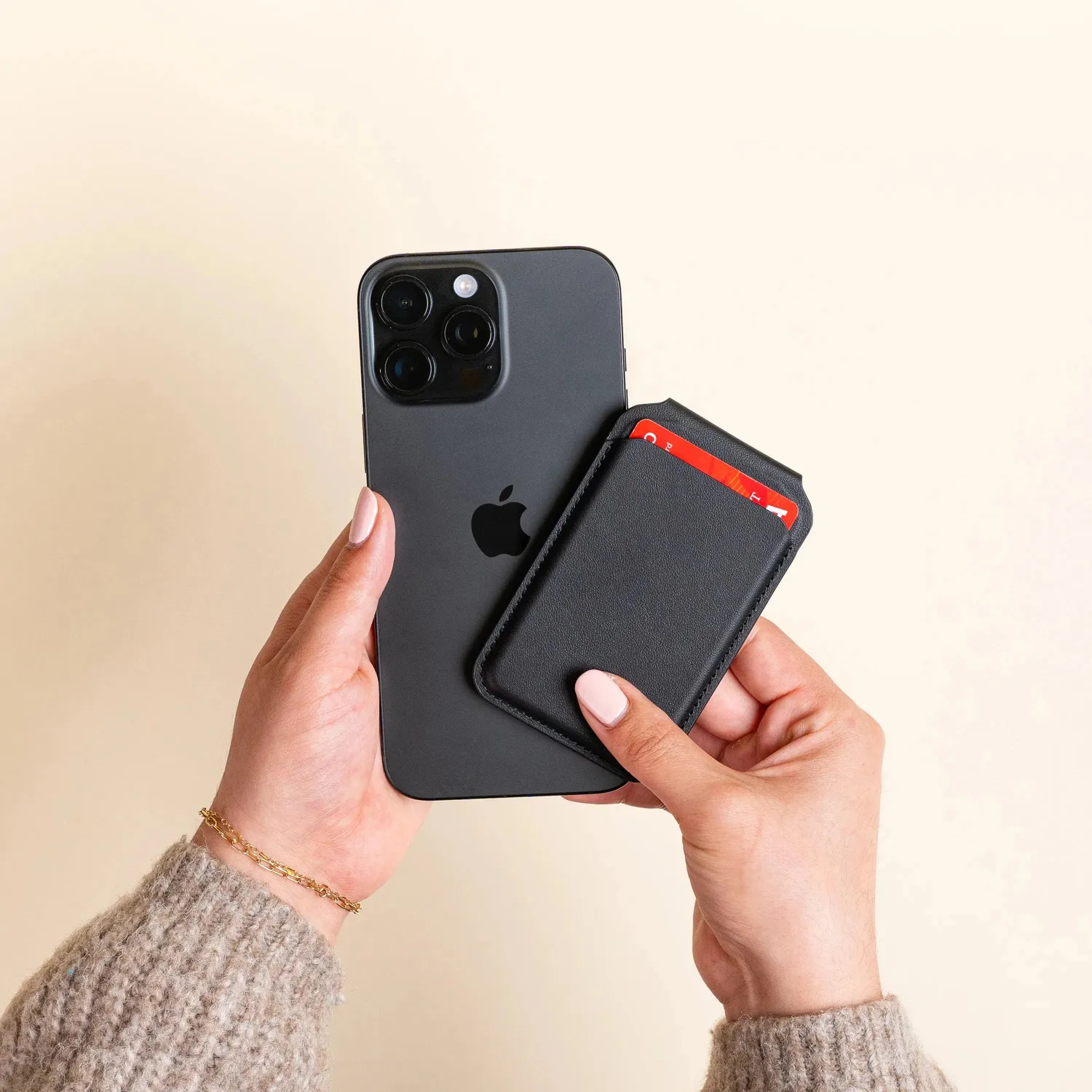 Satechi Vegan portofel magnetic iPhone negru 4 carduri
