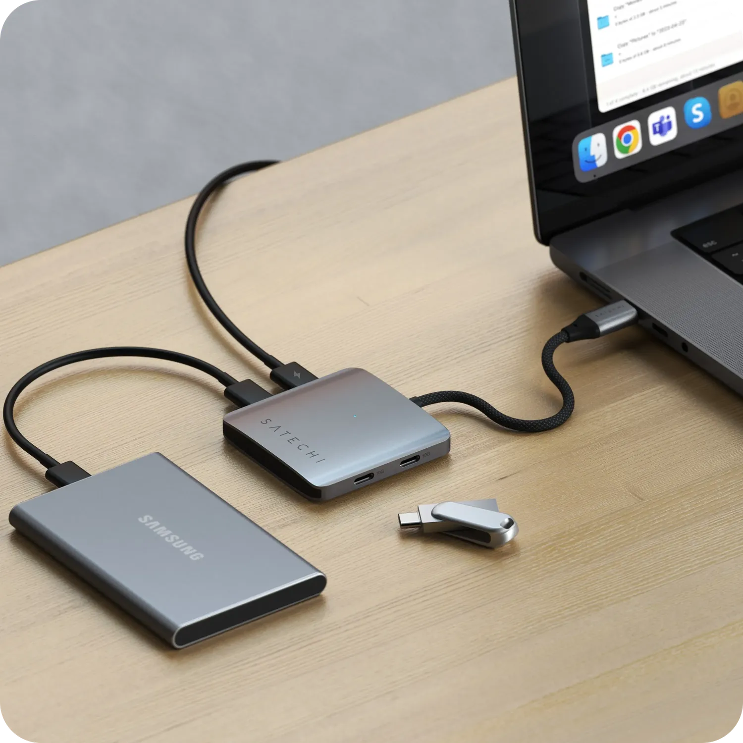 Satechi 4-Port USB-C Hub with Power Delivery hub 100W compact