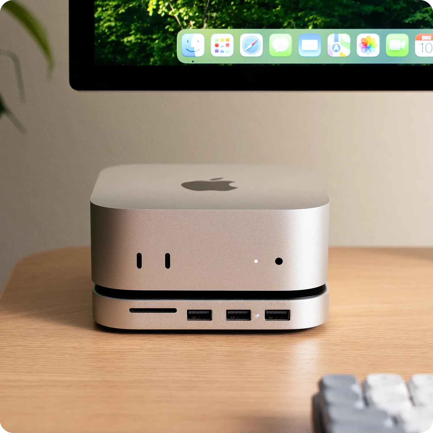 Satechi stand Mac Mini M4 hub SSD USB-A frontal